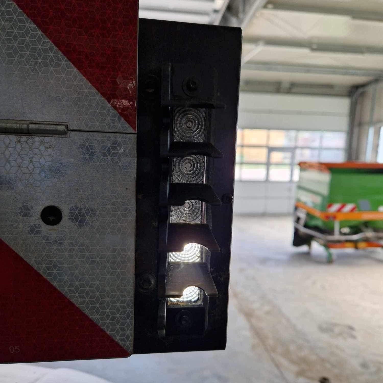 Abdeckung für LED - Leuchten der Warntafel – Fendt Vario Serie 300–1000 - Exact Designs