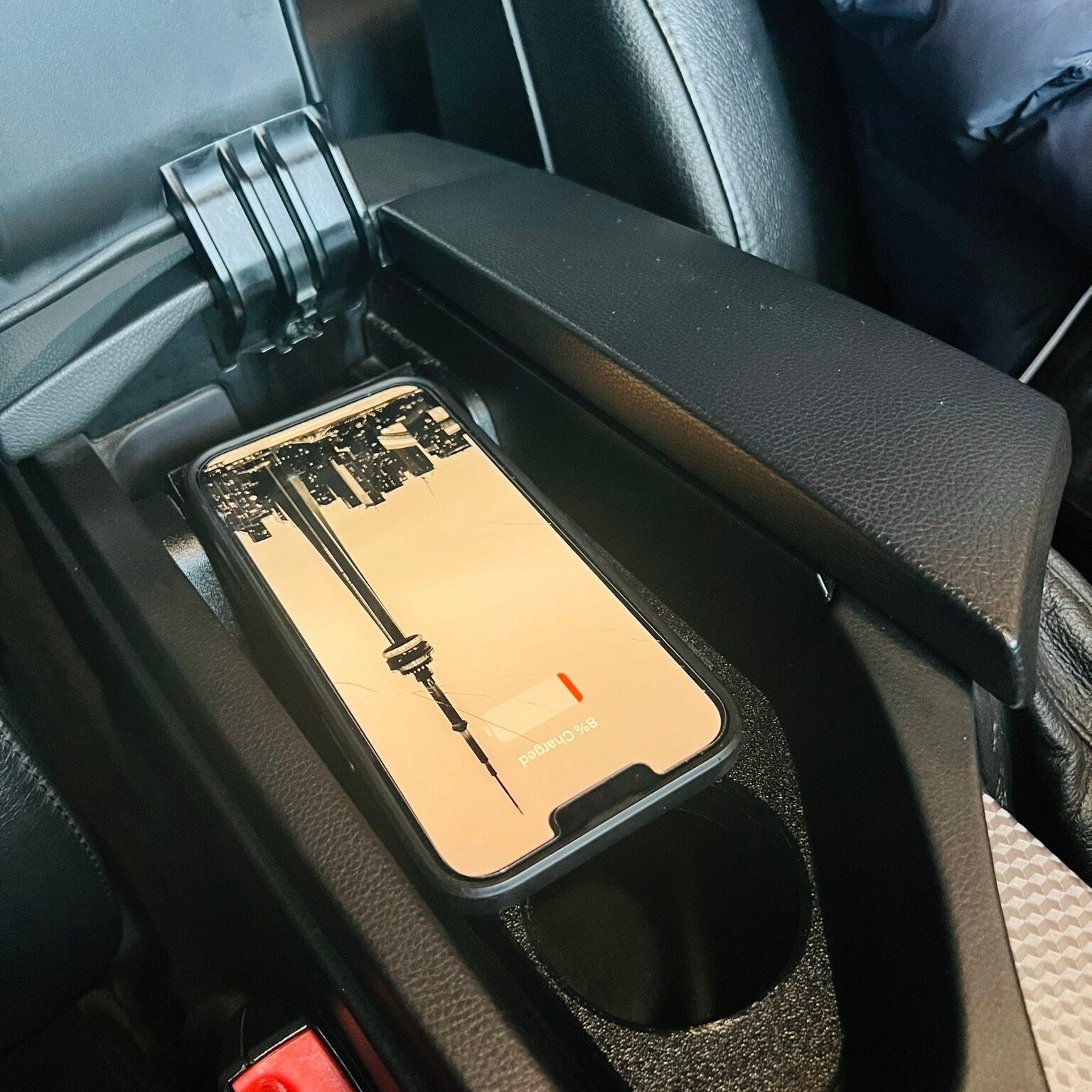 Kabelloses Ladegerät mit integriertem Getränkehalter für BMW 5er Serie (E60/E61) - Exact Designs