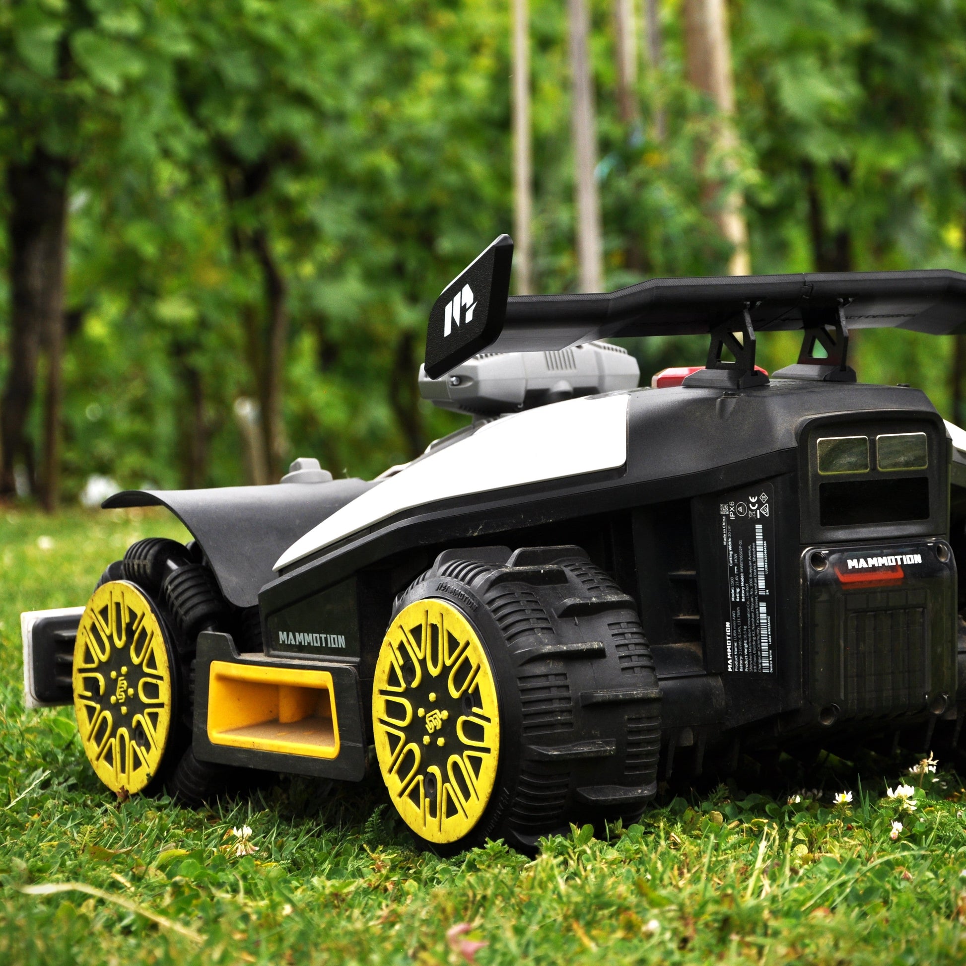 Mammotion Luba 1, 2, 2X & Mini – Radkappen im Futuristic - Stil - Exact Designs